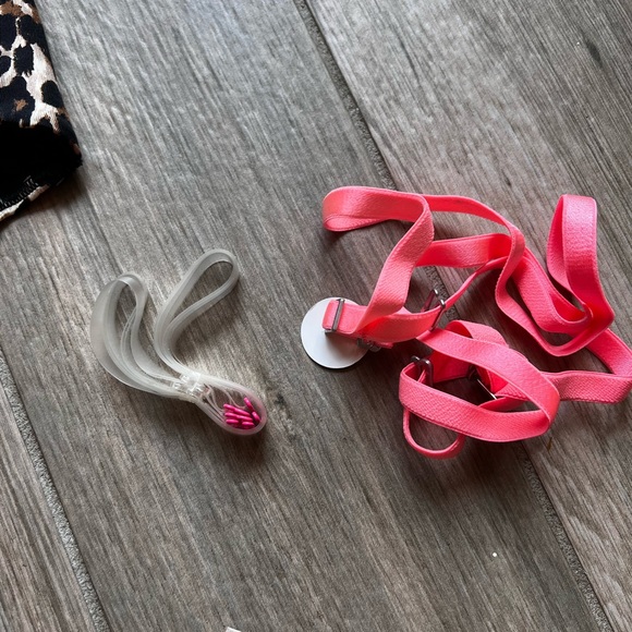 Lot of Victoria secrets bras 34B - Picture 4 of 8